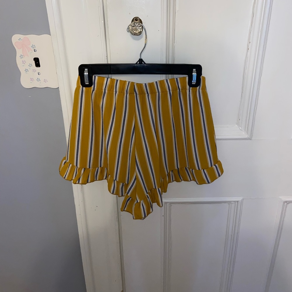 SUPER CUTE RUFFLE SHORTS!! From local boutique!